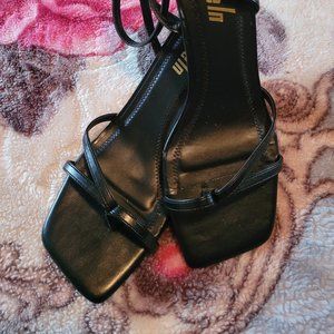 Low Heeled Sandals With Ankle Straps